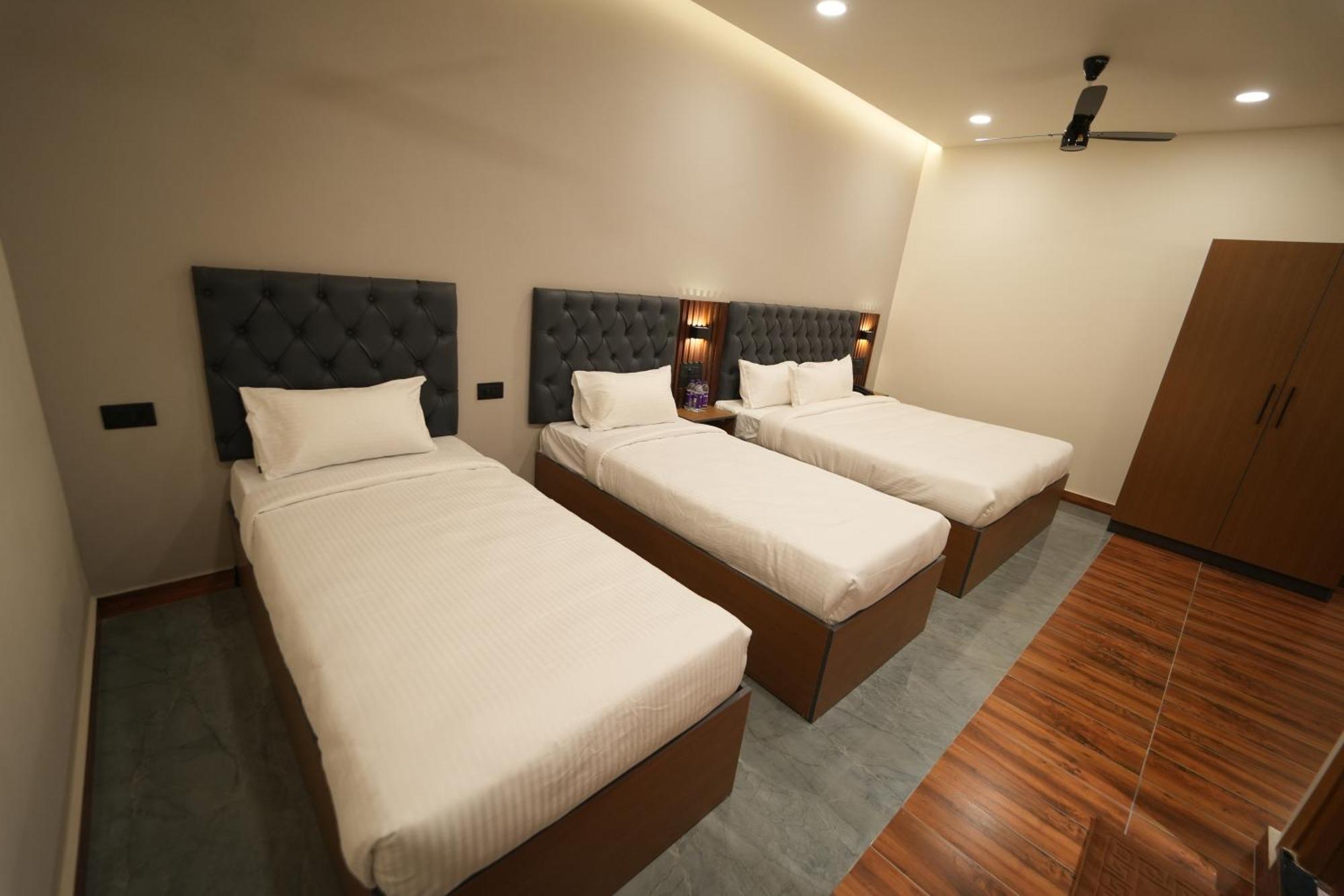 The Continental Inn & Suites Májszúr Kültér fotó