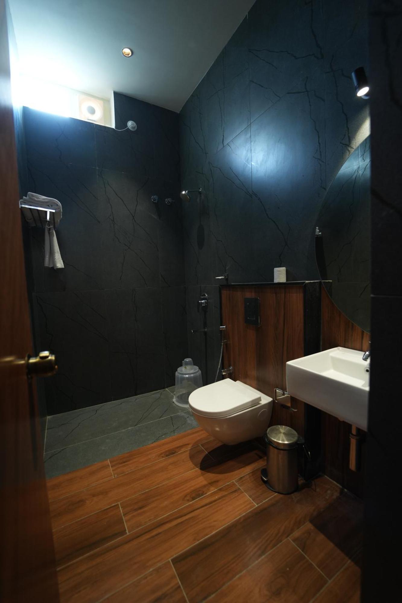 The Continental Inn & Suites Májszúr Kültér fotó