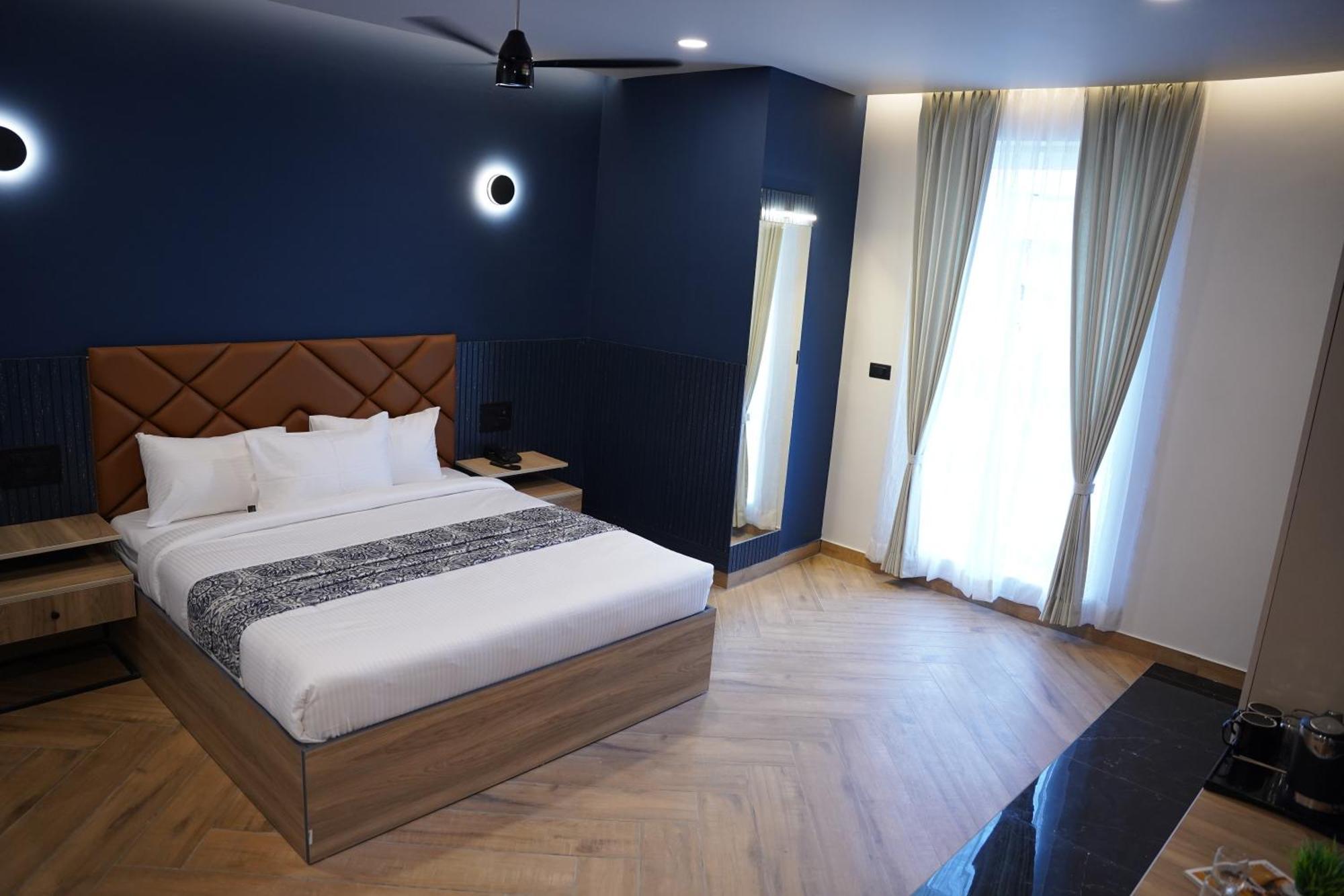 The Continental Inn & Suites Májszúr Kültér fotó