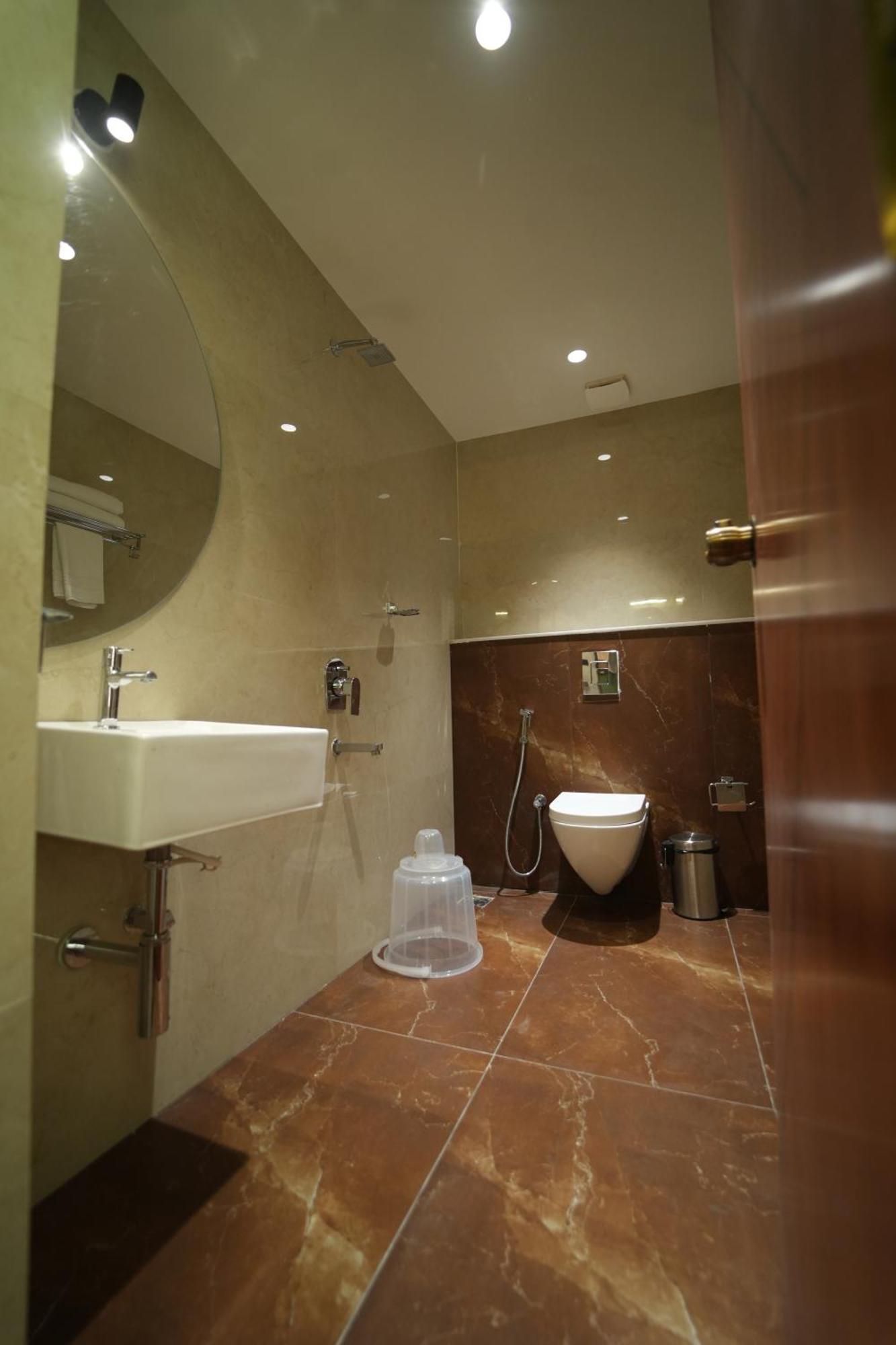 The Continental Inn & Suites Májszúr Kültér fotó