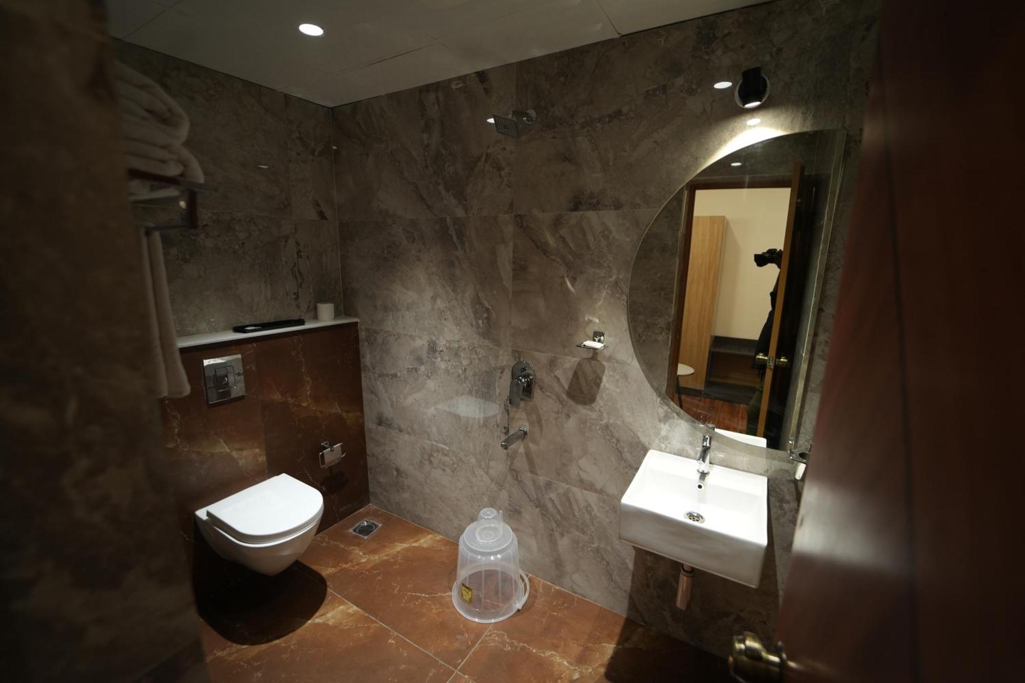 The Continental Inn & Suites Májszúr Kültér fotó