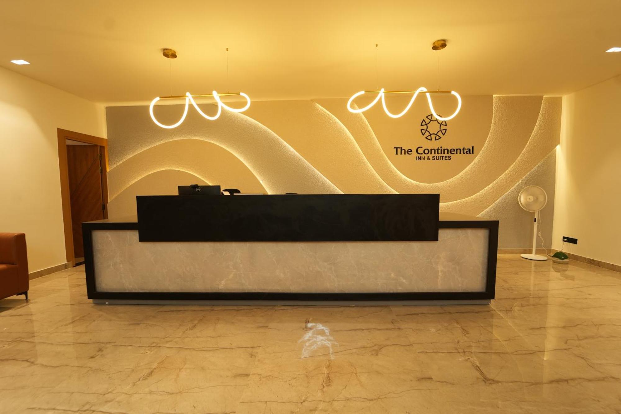 The Continental Inn & Suites Májszúr Kültér fotó