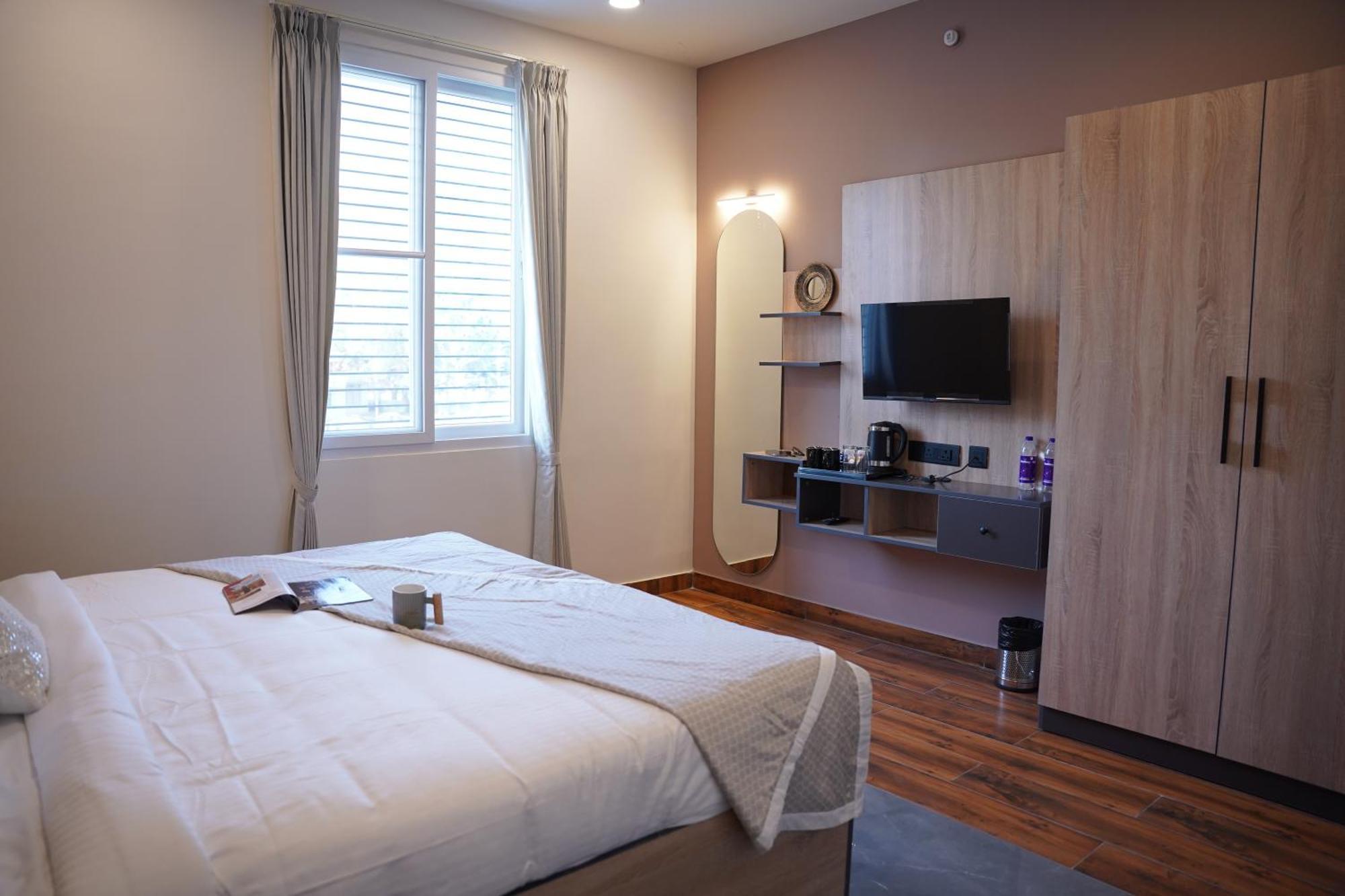 The Continental Inn & Suites Májszúr Kültér fotó