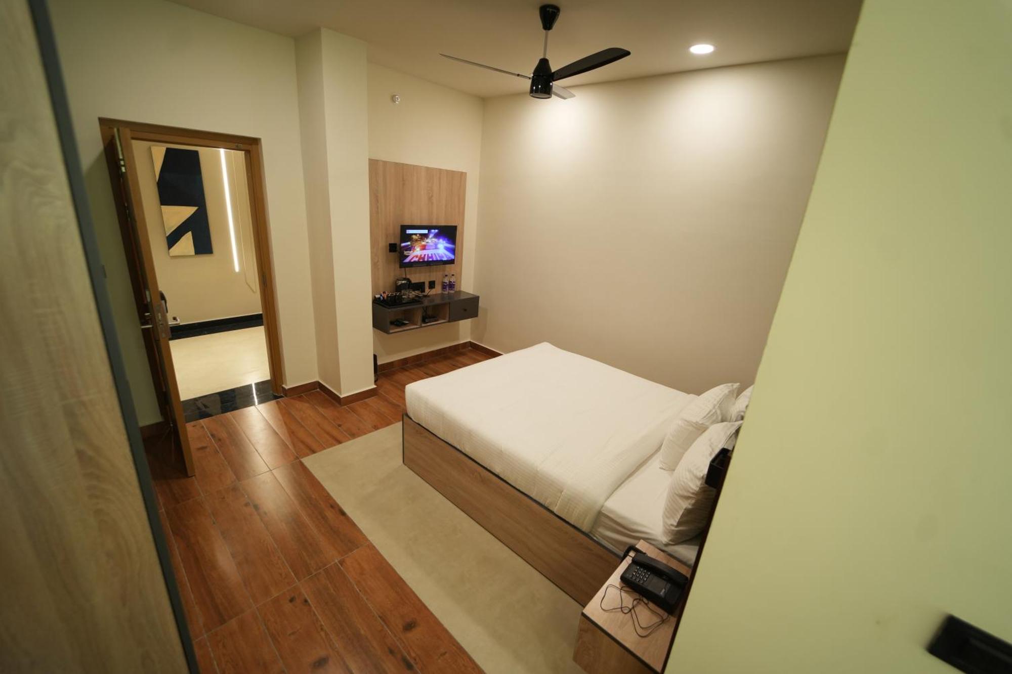 The Continental Inn & Suites Májszúr Kültér fotó