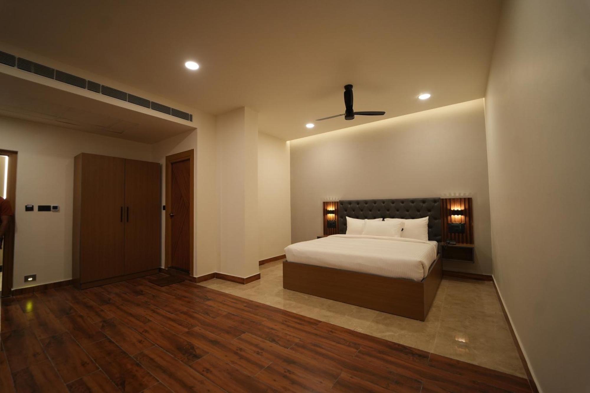The Continental Inn & Suites Májszúr Kültér fotó
